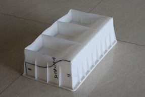 使用混凝土路側(cè)石塑料模具澆筑路側(cè)石過(guò)程中能否確定水泥混凝土配比？